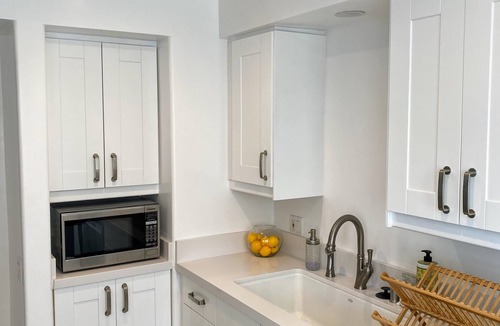 Marina Peninsula House | 3-Bedroom Beach House, 50 feet from the sand - sleeps 10