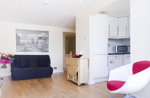 Ravenscourt Park Apartment | 3 Bedroom ensuite Garden Flat in City min to Tube