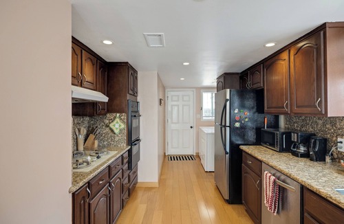 Hawthorne House | 3-bedroom Home near LAX, SoFi Stadium, Beaches and More!