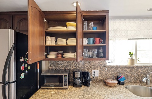 Hawthorne House | 3-bedroom Home near LAX, SoFi Stadium, Beaches and More!