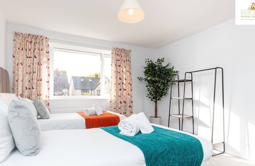 Shephall House | 3 Bedroom House Free Paring & Wi-fi Stevenage Welcome Families & Contractors