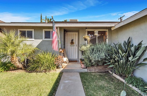 South Redlands House | 3-bedroom house in lovely Redlands with AC, WiFi. Enjoyable getaway awaits