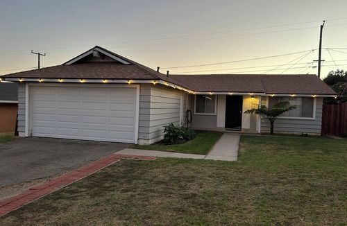 Ventura County House | 3-bedroom house in Santa Paula.nPrivate back yard BBQ's and park nearby.