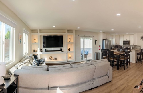 La Sierra Hills House | 3 Bedroom House, King Bed, Full Kitchen, BBQ Grill