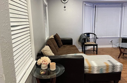 Inglewood House | 3-bedroom house with WiFi in Los Angeles with bonus room for entertainment
