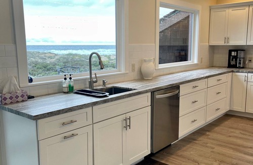 Castroville House | 3 Bedroom Ocean Front (sleeps 6)