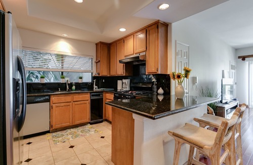 Marina Peninsula Condo | 3 Bedroom(OR 4 BDRM) Spacious Marina Del Rey Beach Getaway! Steps to the Beach
