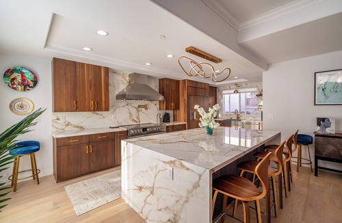 Hermosa Beach House | 3-bedroom phenomenal King in Hermosa Beach with AC, WiFi, fitness area