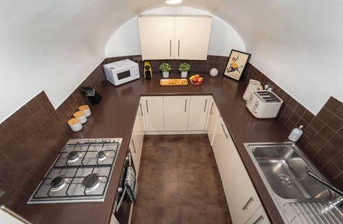Tachbrook Apartment | 3-Bedroom Pimlico flat with mini garden/terrace near Westminster & Victoria