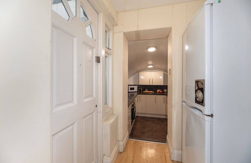 Tachbrook Apartment | 3-Bedroom Pimlico flat with mini garden/terrace near Westminster & Victoria