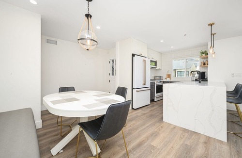 Balboa Island House | 3 Bedroom Renovated Condo on Balboa Island