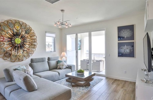 Del Obispo House | 3 Bedroom Townhome 460891 by Houzlet