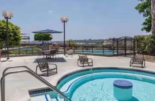 Downtown House | 3-bedroom townhome in enjoyable Newport Beach,10 minutes to pier