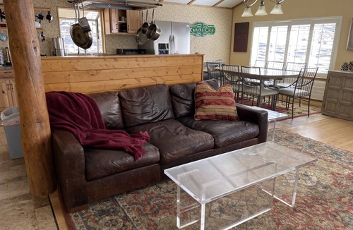 Tehachapi House | 3-bedroom vacation home just 10 minutes from Tehachapi