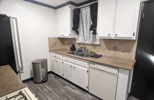 Downey House | 3 bedroom with 4 beds, 2 bathroom. Central to Los Angeles Metro Area, 7119