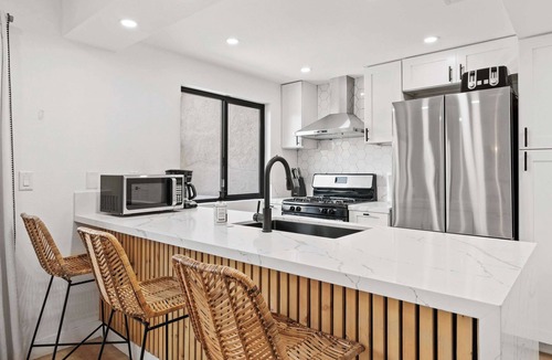 Racquet Club Estates Condo | 3 BR Condo in Palm Springs w/Community Pool!