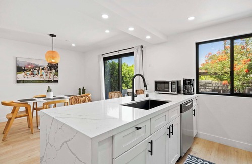 Racquet Club Estates Condo | 3 BR Condo in Palm Springs w/Community Pool!