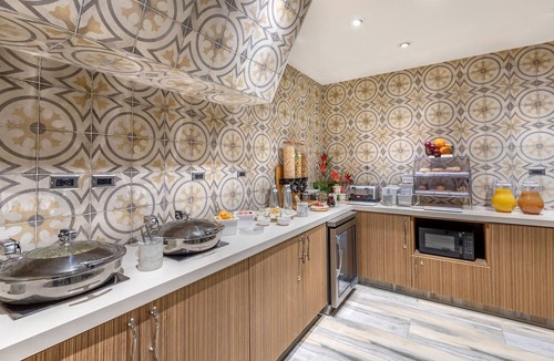 Southeast Torrance Hotel | 3 Contemporary Rooms, 3 Spacious Bathrooms, Relaxing Patio, Free Parking