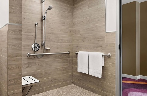 Pasadena Hotel | 3 Family-friendly Units! Close to Arlington Garden in Pasadena! Parking, Pool!