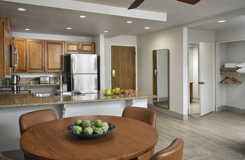 Cathedral City Condo | 3 Holiday nights! July 1st - 4th 1bdr condo x 4 guests!