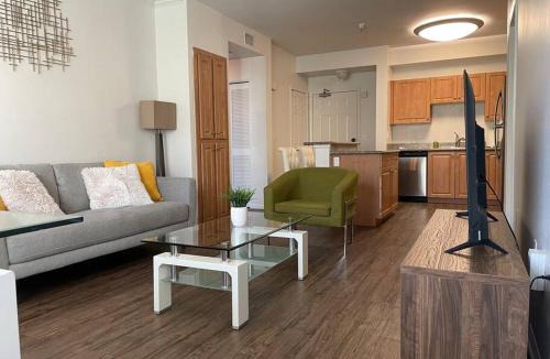Marina del Rey Apartment | 3 km to Venice Beach Boardwalk Sleeps 6