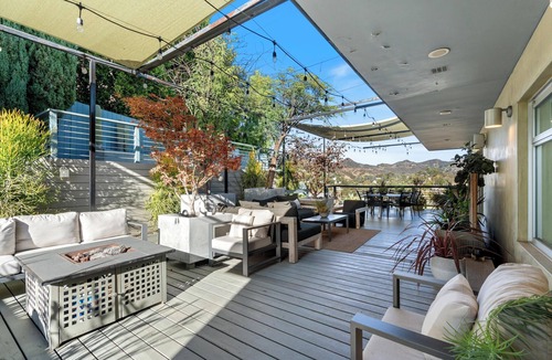 Hollywoodland House | 3-Level Luxury Getaway with 360 City Views