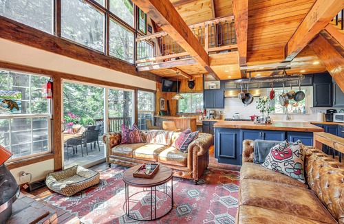Arrowhead Villas Cabin | 3 Mi to Lake Arrowhead Village: Dog-Friendly Cabin