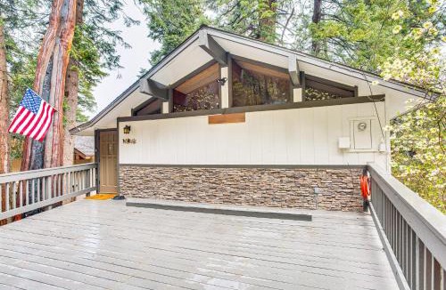 Arrowhead Villas House | 3 Mi to Lake Arrowhead Village Pine-View Home!