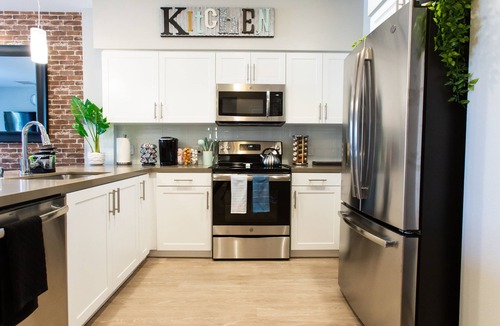 Fullerton Apartment | 3 Miles to Disney ✰HeatedPool ✰King Bed ✰Jacuzzi✰