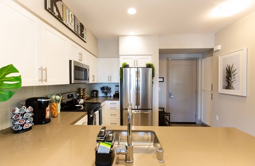 Fullerton Apartment | 3 Miles to Disney ✰HeatedPool ✰King Bed ✰Jacuzzi✰