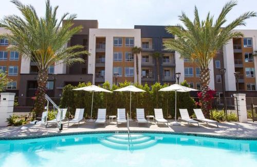Fullerton Apartment | 3 Miles to Disney Heated Pool CnvntnCtr Jacuzzi