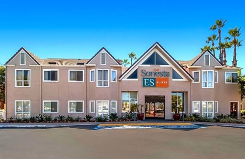 Downtown Village Hotel | 3-Star Hotel ∙ Sonesta ES Suites Huntington Beach Fountain Valley