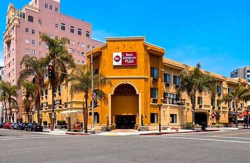 East Village Hotel | 3-Star Hotel ∙ Best Western Plus Hotel at the Convention Center