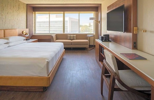 Fullerton Hotel | 3-Star Hotel ∙ Fullerton Marriott at California State University