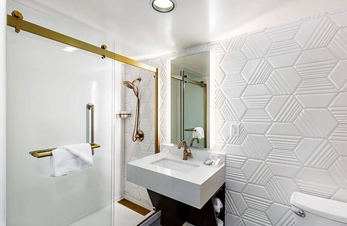 Hollywood Hotel | 3-Star Hotel ∙ Hilton Garden Inn Los Angeles / Hollywood