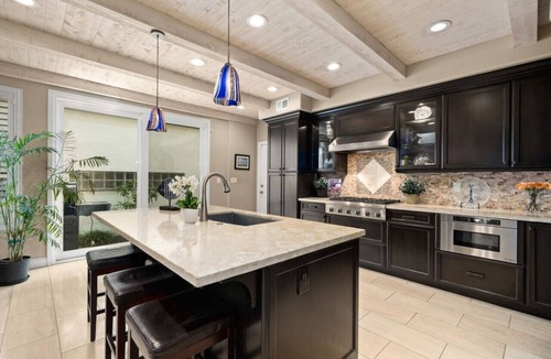 Huntington Beach House | 31+ Night Beachstay | Bikes | Fireplace | Hot Tub | Pets