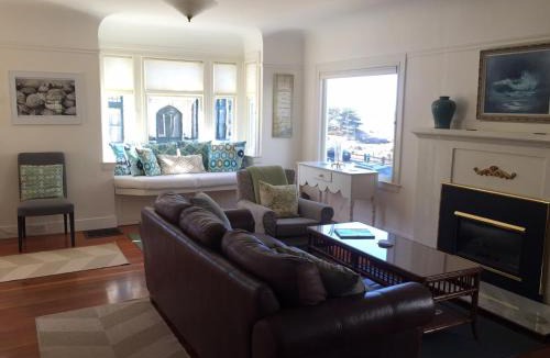 Pacific Grove House | 3118 Yellow House Main home