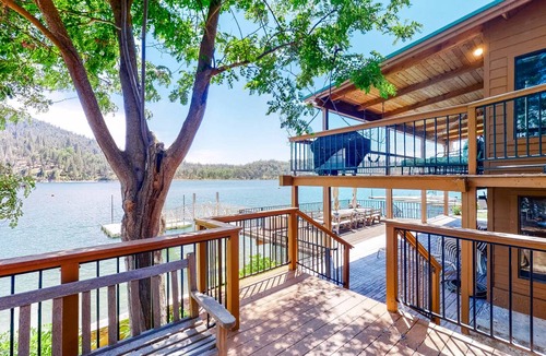 Bass Lake House | 313 m² House ∙ 5 bedrooms ∙ 14 guests