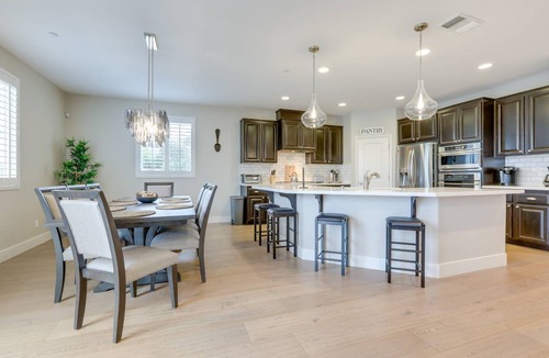 Roseville House | 319 m² House ∙ 4 bedrooms ∙ 6 guests