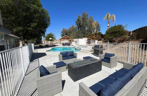 Bakersfield House | 321 m² House ∙ 5 bedrooms ∙ 12 guests