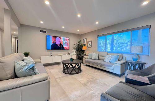 Southwest Anaheim House | 325 m² House ∙ 8 bedrooms ∙ 18 guests