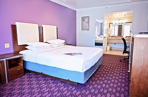 East Manhattan Beach Hotel | 325 m² Hotel ∙ 8 guests