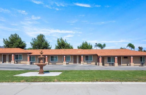 Monrovia Hotel | 325 m² Motel ∙ 4 guests