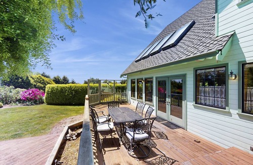 McKinleyville House | 328 m² House ∙ 4 bedrooms ∙ 8 guests