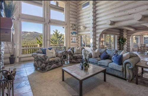 Castle Glen Estates House | 337 m² House ∙ 4 bedrooms ∙ 12 guests