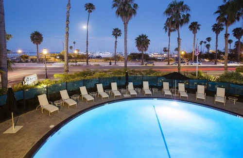 West Beach House | 34 m² Motel ∙ 3 bedrooms ∙ 127 guests