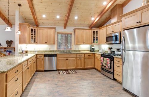 North Wawona Ski Chalet | 36 Larkspur Lair