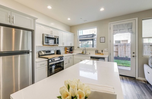 Visalia House | 36 Mi to Sequoia NP: Pet-Friendly Home w/Dog Run!