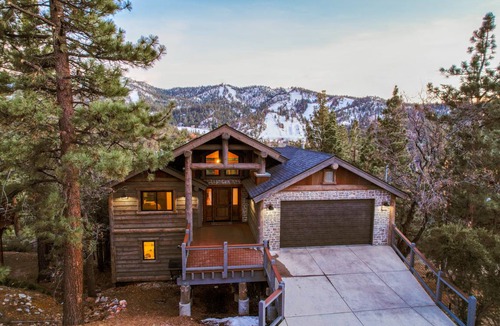 Upper Moonridge House | 360 m² House ∙ 5 bedrooms ∙ 16 guests