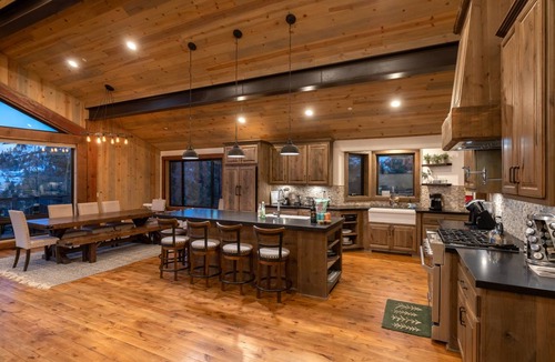 Upper Moonridge House | 360 m² House ∙ 5 bedrooms ∙ 16 guests